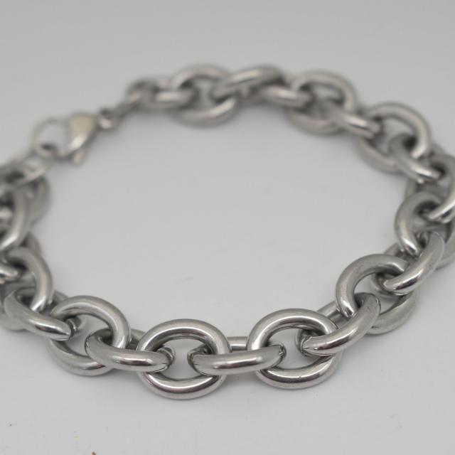 large oval link stainless steel bracelet.jpg